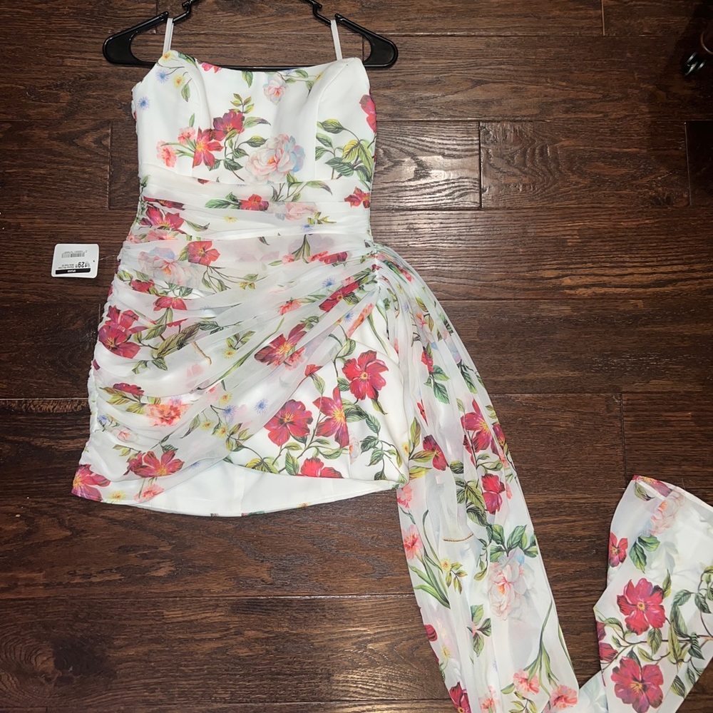 Women’s Floral Dress - Picture 3 of 5